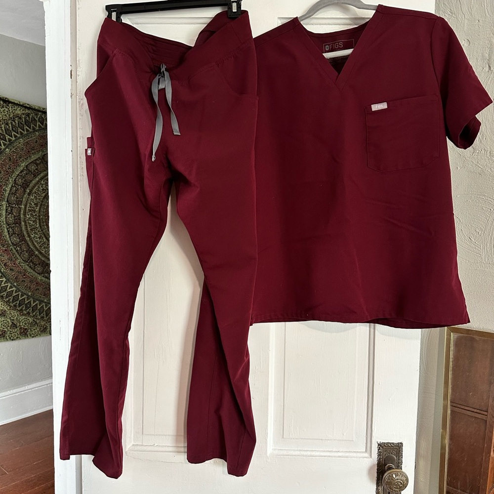 Figs Burgundy Scrub Set